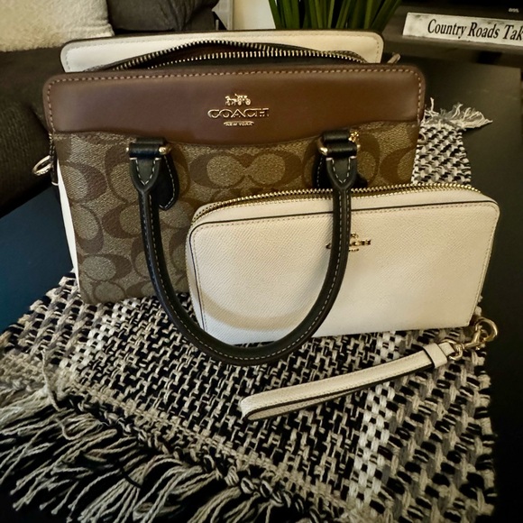 Authentic coach bag and wallet set - Picture 3 of 3